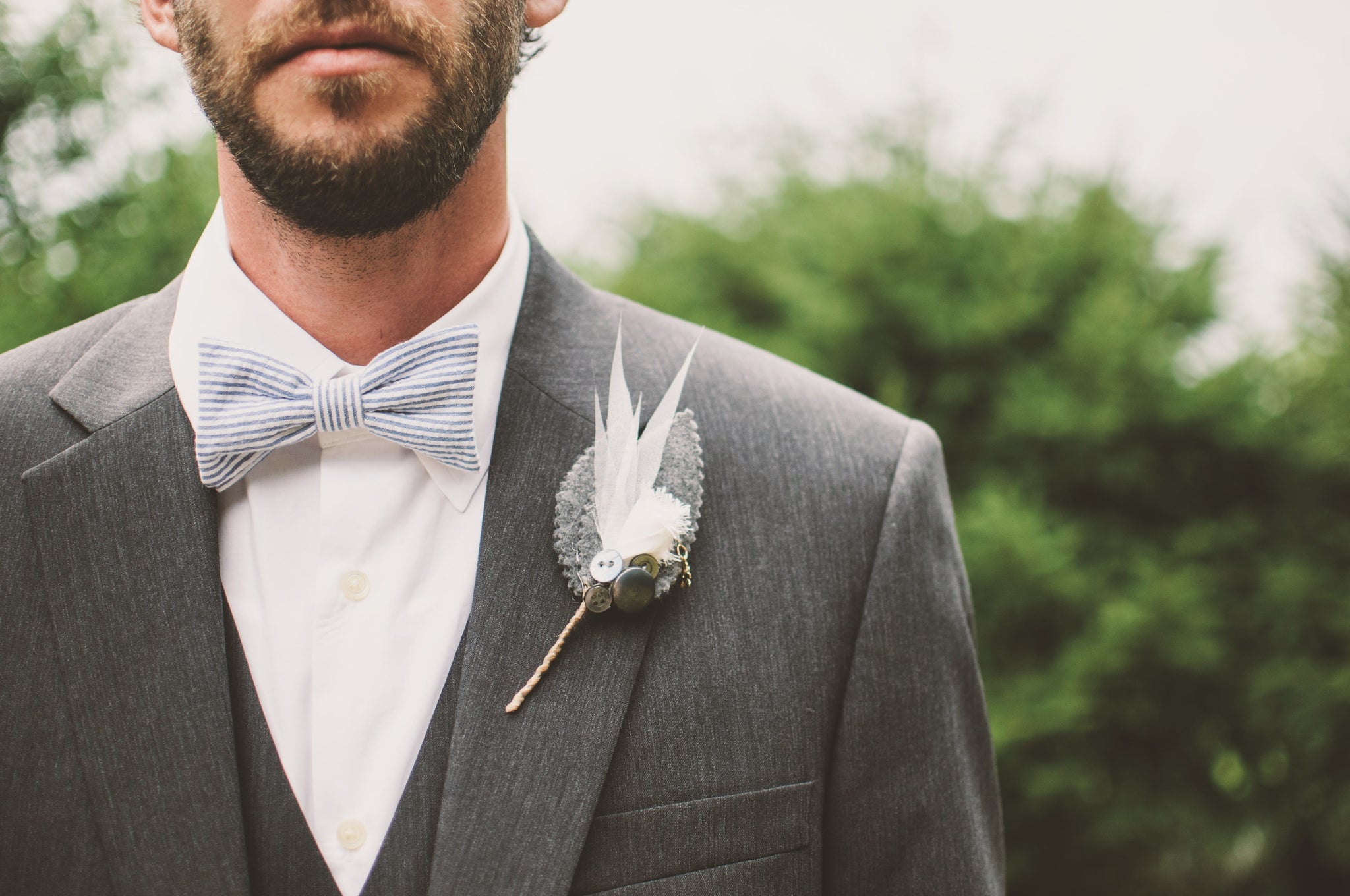 How to Attach a Brooch to Your Suit